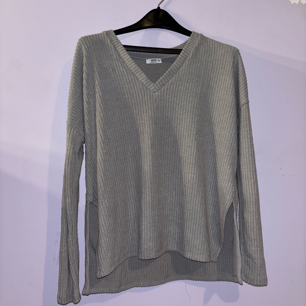 Gray V-Neck Ribbed Sweater